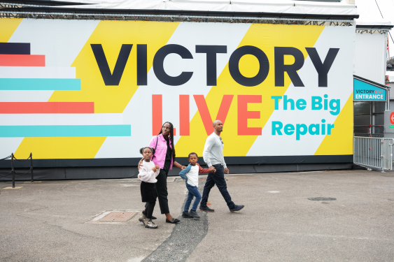Victory live - the big repair on a billboard 