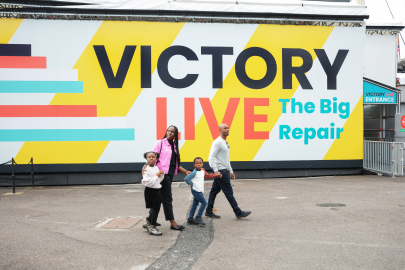 Victory live - the big repair on a billboard