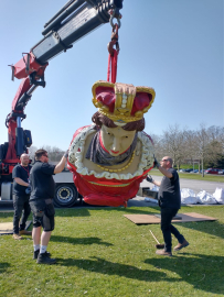 Contractors remove figurehead belonging to HMS Charlotte in preparation for conservation. Credit NMRN.jpg