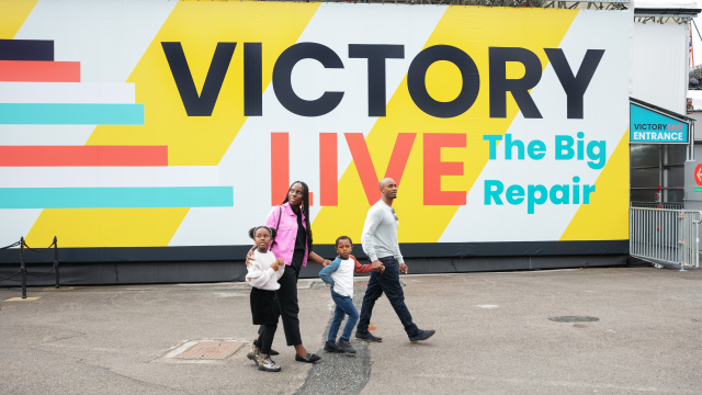 Victory live - the big repair on a billboard 