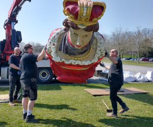 Contractors remove figurehead belonging to HMS Charlotte in preparation for conservation. Credit NMRN.jpg