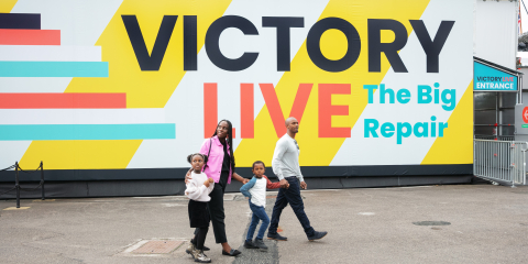 Victory live - the big repair on a billboard 